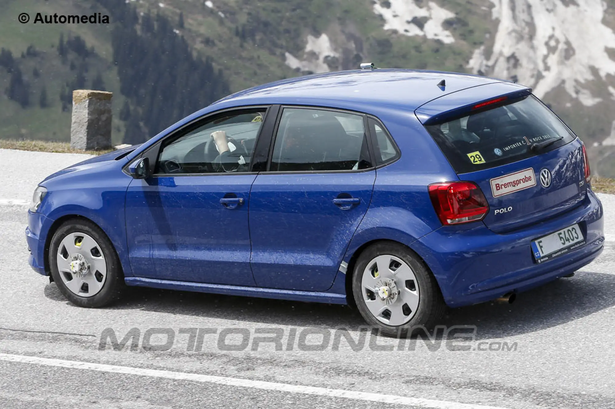 Volkswagen Polo facelift 2014 - Foto spia 23-05-2013 - 4