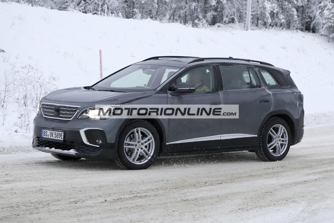 Volkswagen SUV 7 posti elettrico - Foto spia 16-12-2020