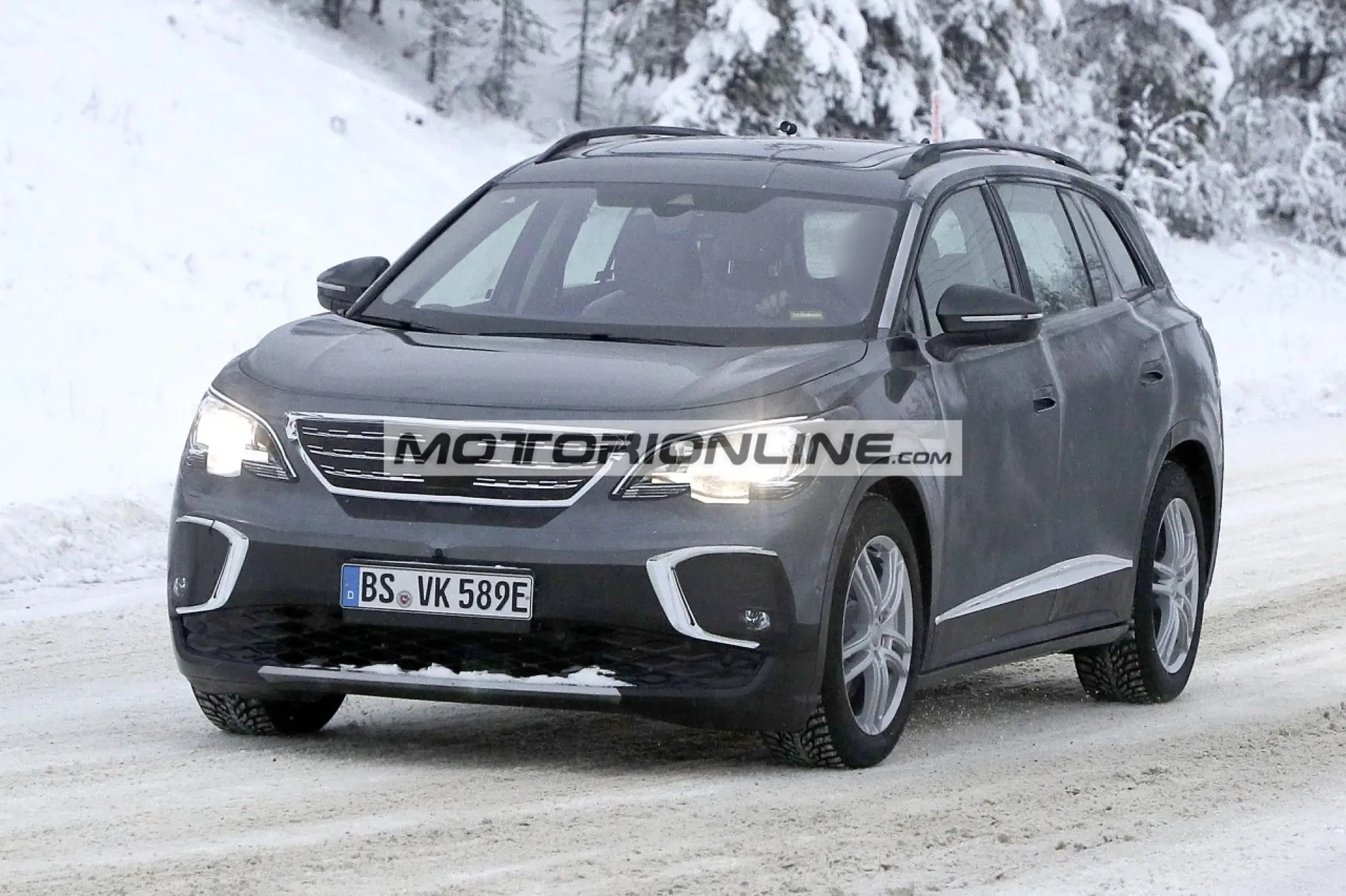 Volkswagen SUV 7 posti elettrico - Foto spia 16-12-2020 - 6