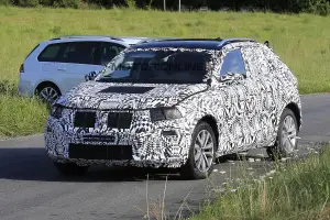Volkswagen - SUV su base Polo - Foto spia 16-08-2016 - 10