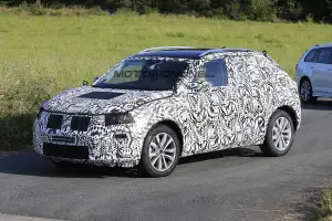 Volkswagen - SUV su base Polo - Foto spia 16-08-2016 - 11