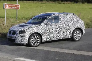 Volkswagen - SUV su base Polo - Foto spia 16-08-2016 - 12