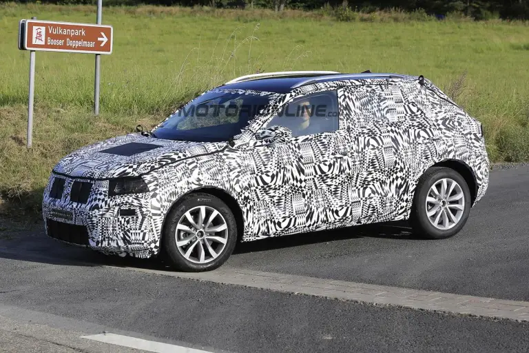 Volkswagen - SUV su base Polo - Foto spia 16-08-2016 - 12