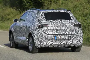 Volkswagen - SUV su base Polo - Foto spia 16-08-2016 - 16