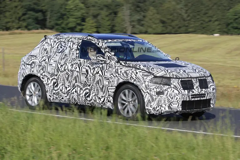 Volkswagen - SUV su base Polo - Foto spia 16-08-2016 - 3