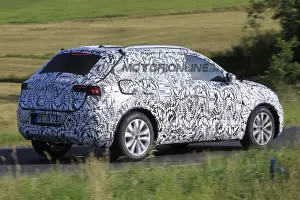 Volkswagen - SUV su base Polo - Foto spia 16-08-2016 - 5