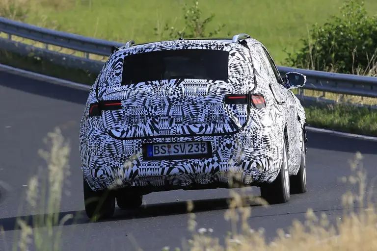 Volkswagen - SUV su base Polo - Foto spia 16-08-2016 - 8