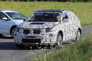 Volkswagen - SUV su base Polo - Foto spia 16-08-2016 - 9