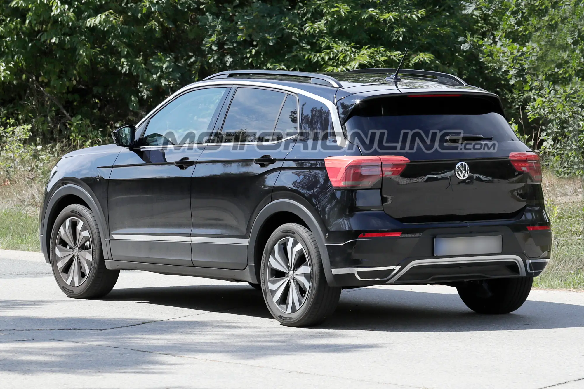 Volkswagen T-Cross foto spia 3 agosto 2018 - 1