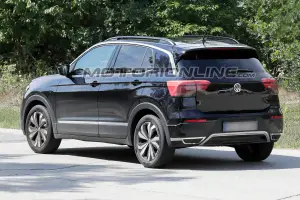 Volkswagen T-Cross foto spia 3 agosto 2018 - 1