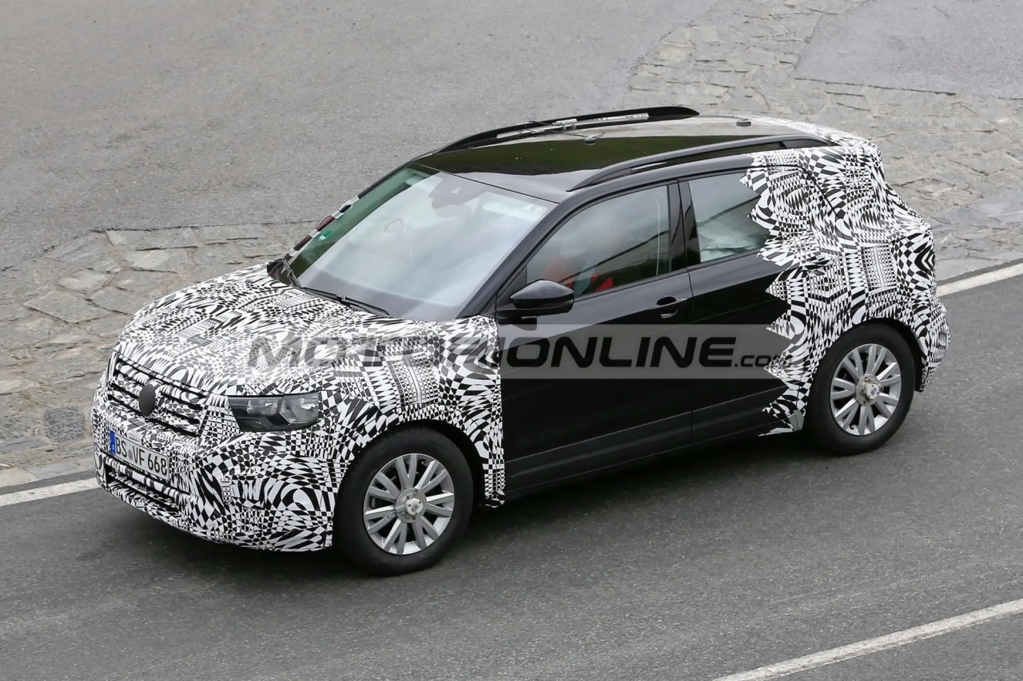 Volkswagen T-Cross - Foto spia 30-5-2018 - 5