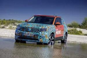 Volkswagen T-Cross prime immagini