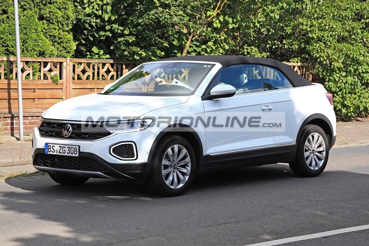 Volkswagen T-Roc Cabrio - Foto spia 29-7-2021