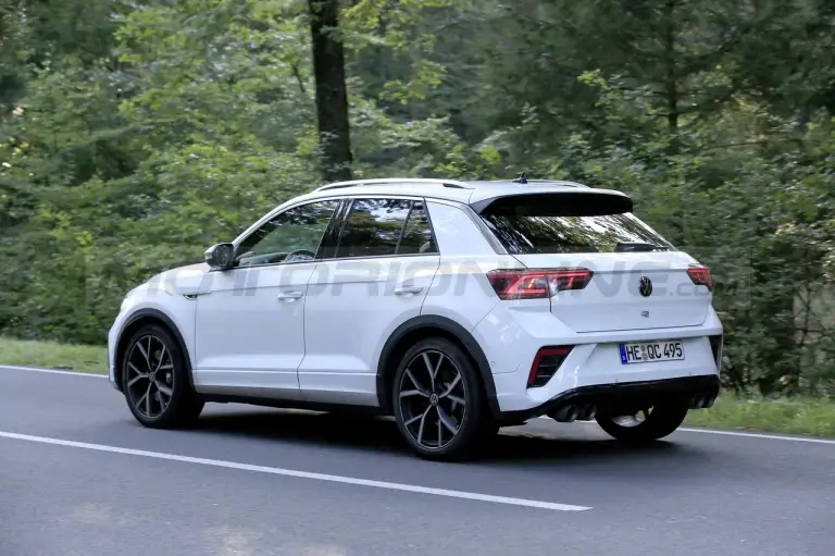 Volkswagen T-Roc e T-Roc R - Foto Spia 10-09-2021 - 13