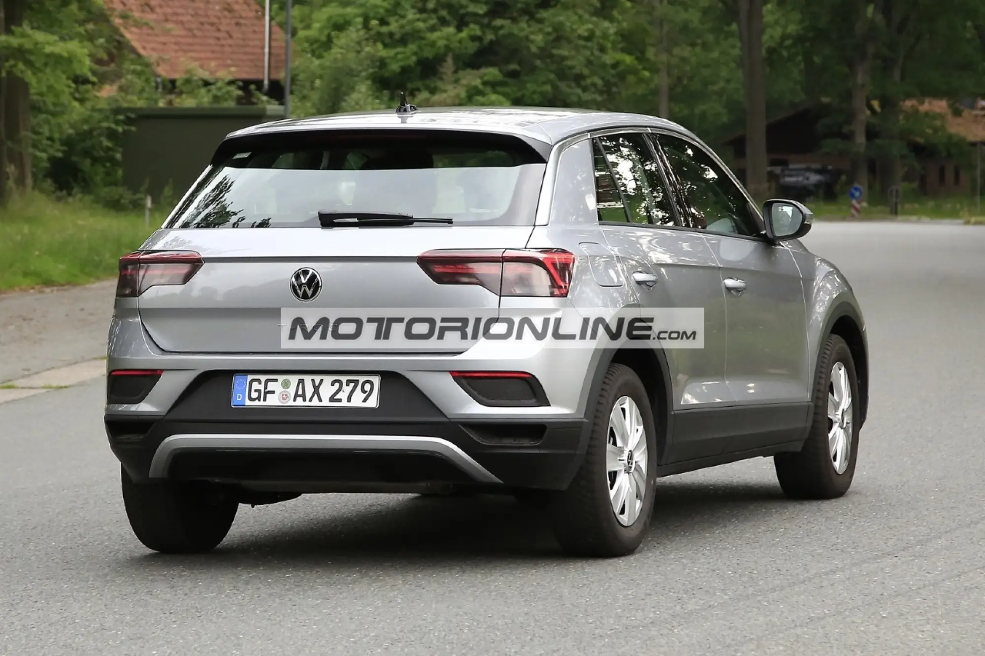 Volkswagen T-Roc - Foto spia 1-7-2021 - 22