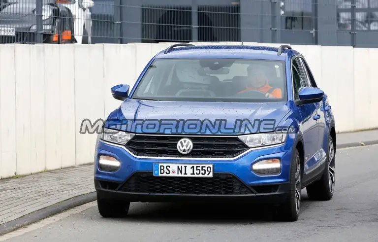 Volkswagen T-Roc R - Foto spia 20-09-2017 - 1