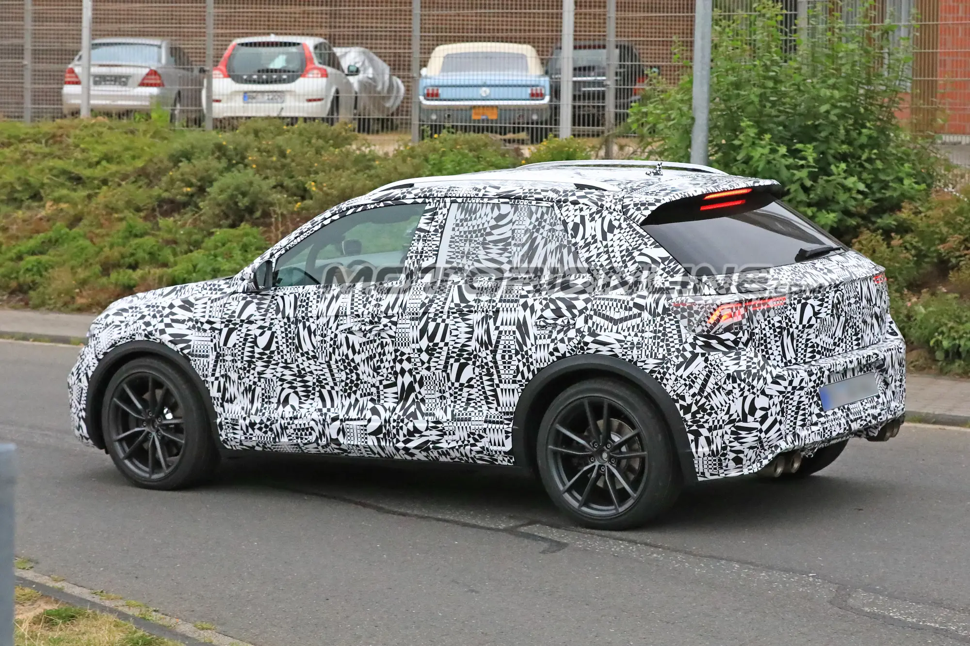 Volkswagen T-Roc R foto spia 6 settembre 2018 - 6