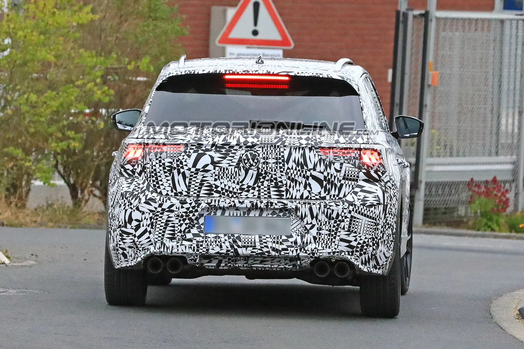 Volkswagen T-Roc R foto spia 6 settembre 2018 - 9