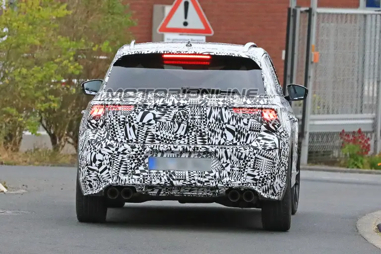 Volkswagen T-Roc R foto spia 6 settembre 2018 - 9