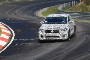 Volkswagen T-Roc R foto spia 8 settembre 2018 - 8