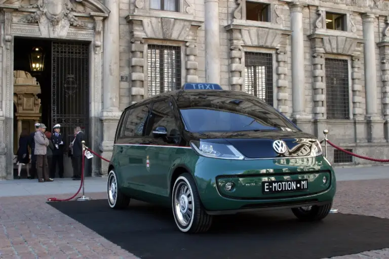 Volkswagen Taxi Milano a Palazzo Marino - 4