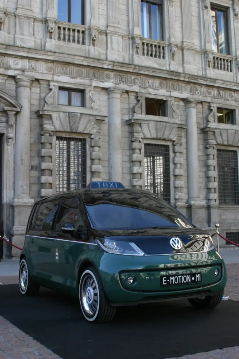 Volkswagen Taxi Milano a Palazzo Marino - 5