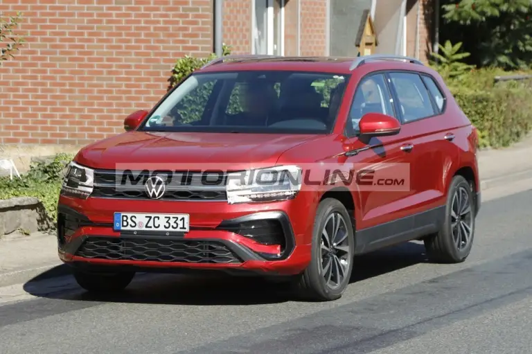 Volkswagen Tharu - Foto spia 2-9-2022 - 14