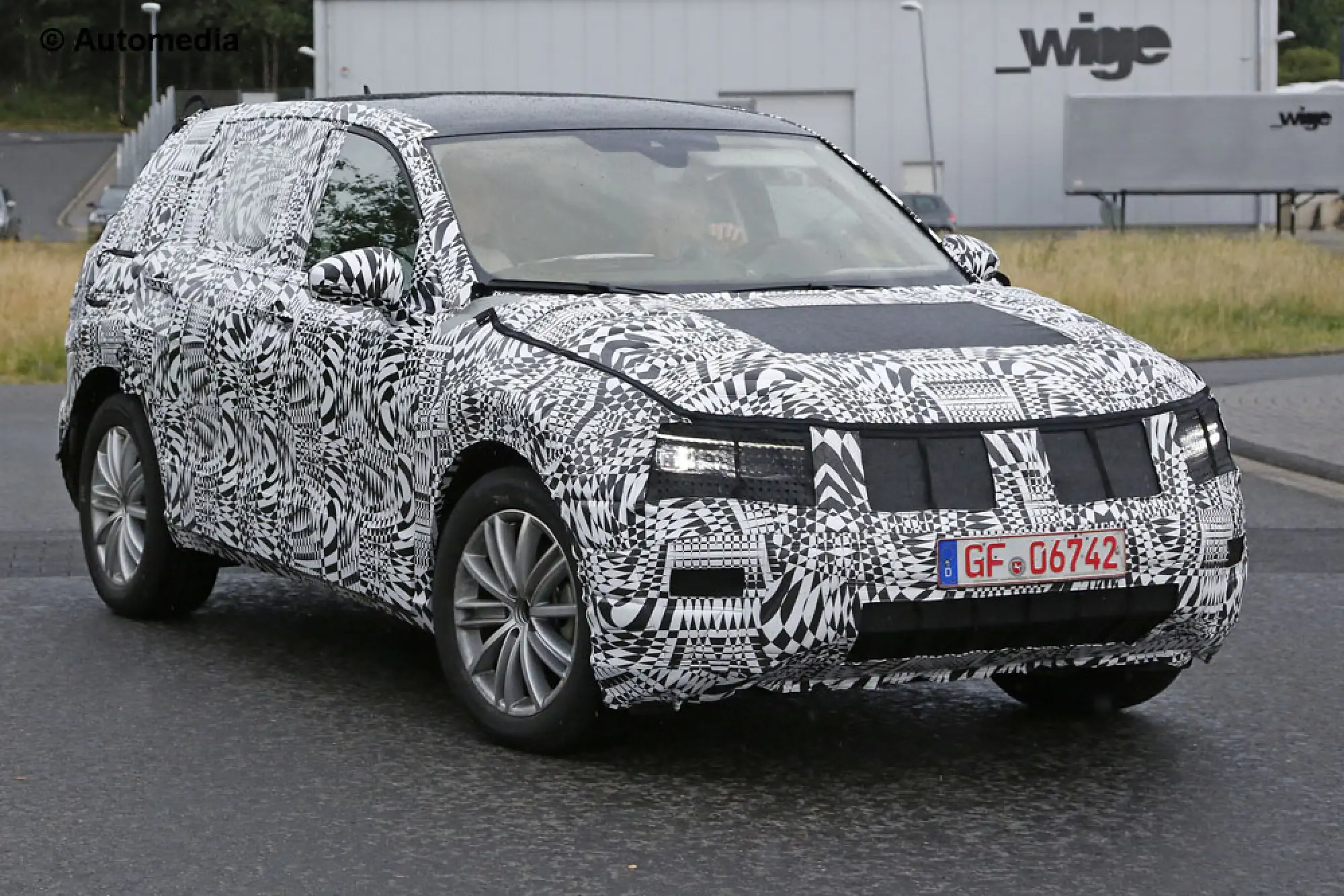 Volkswagen Tiguan 2016 - Foto spia 09-07-2015 - 2