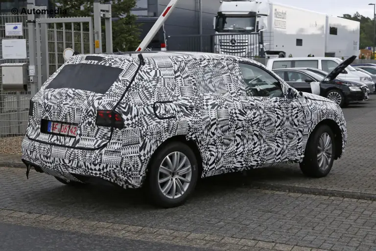 Volkswagen Tiguan 2016 - Foto spia 09-07-2015 - 5
