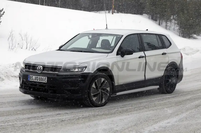 Volkswagen Tiguan 2025 - Foto Spia 01-04-2022 - 6