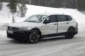 Volkswagen Tiguan 2025 - Foto Spia 01-04-2022 - 9