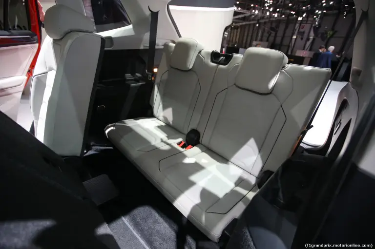Volkswagen Tiguan Allspace Foto Live - Salone di Ginevra 2017 - 7