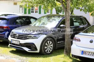 Volkswagen Tiguan - Foto spia 30-6-2020