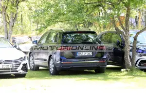 Volkswagen Tiguan - Foto spia 30-6-2020