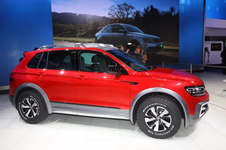 Volkswagen Tiguan GTE Active Concept - Salone di Detroit 2016 - 8
