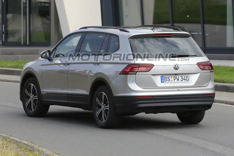 Volkswagen Tiguan LWB (foto spia 15-08-2016) - 7