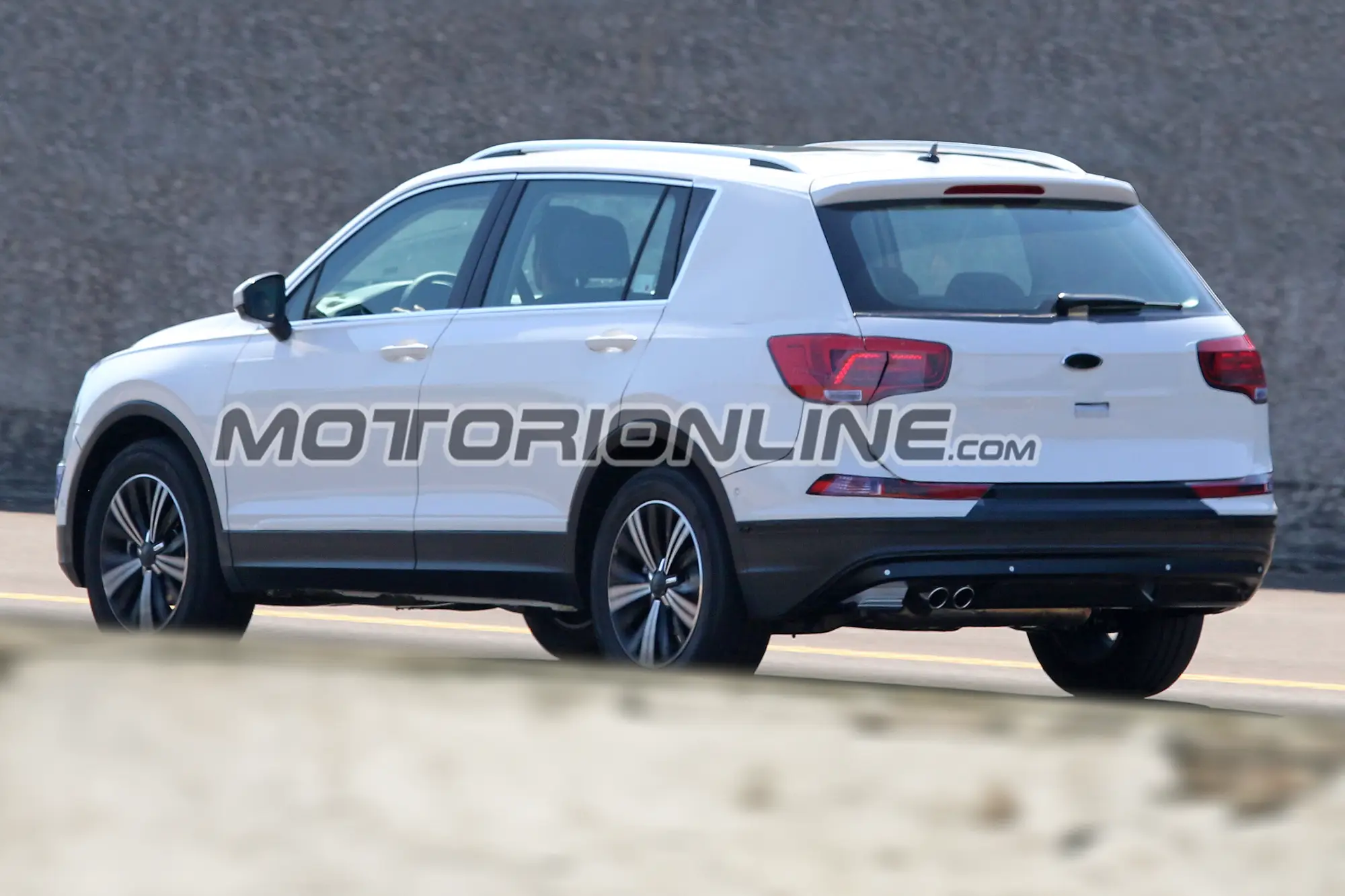Volkswagen Tiguan LWB - 6