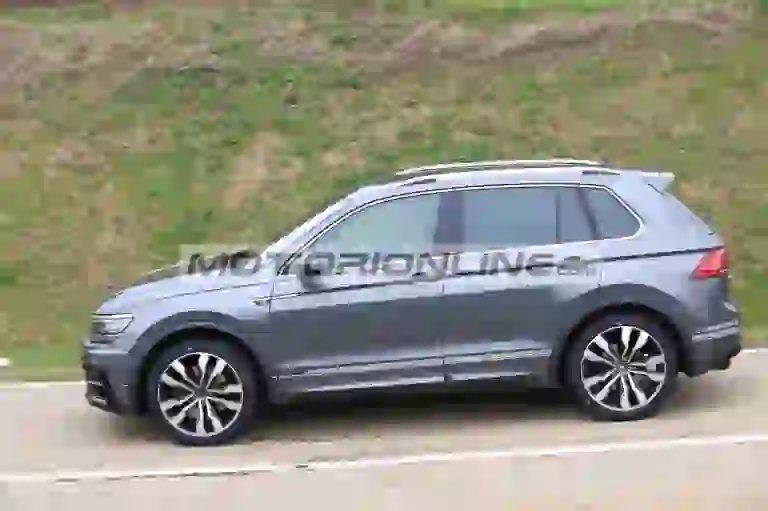 Volkswagen Tiguan R - Foto spia 10-4-2019 - 5