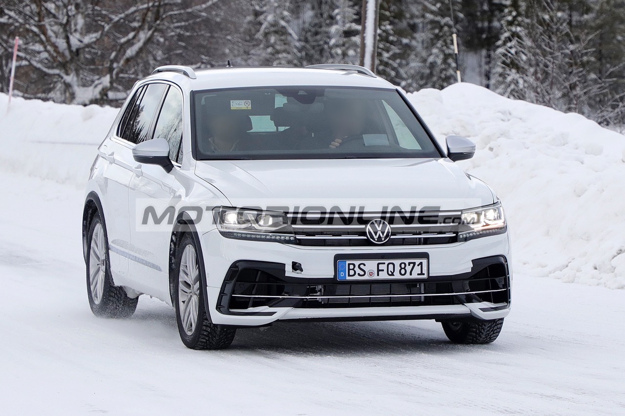 Volkswagen Tiguan R - Foto spia 19-2-2020