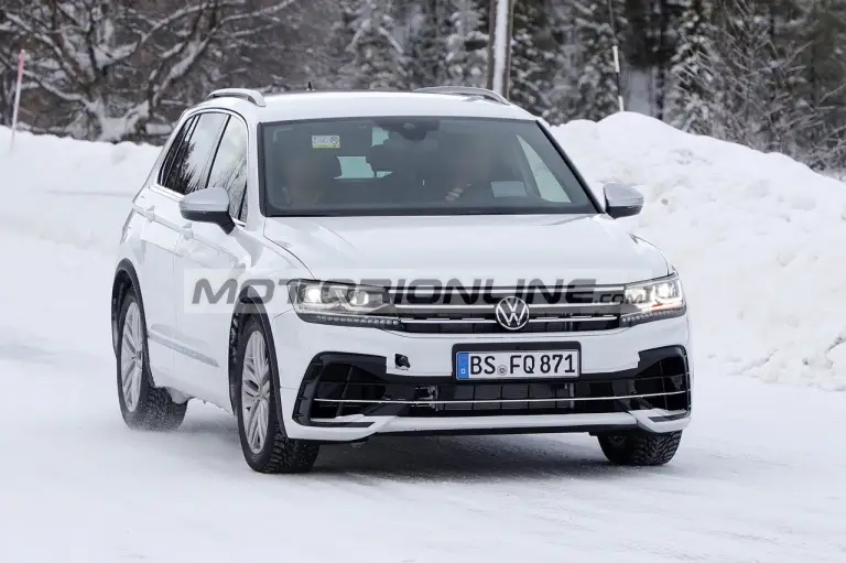 Volkswagen Tiguan R - Foto spia 19-2-2020 - 1