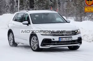 Volkswagen Tiguan R - Foto spia 19-2-2020 - 2