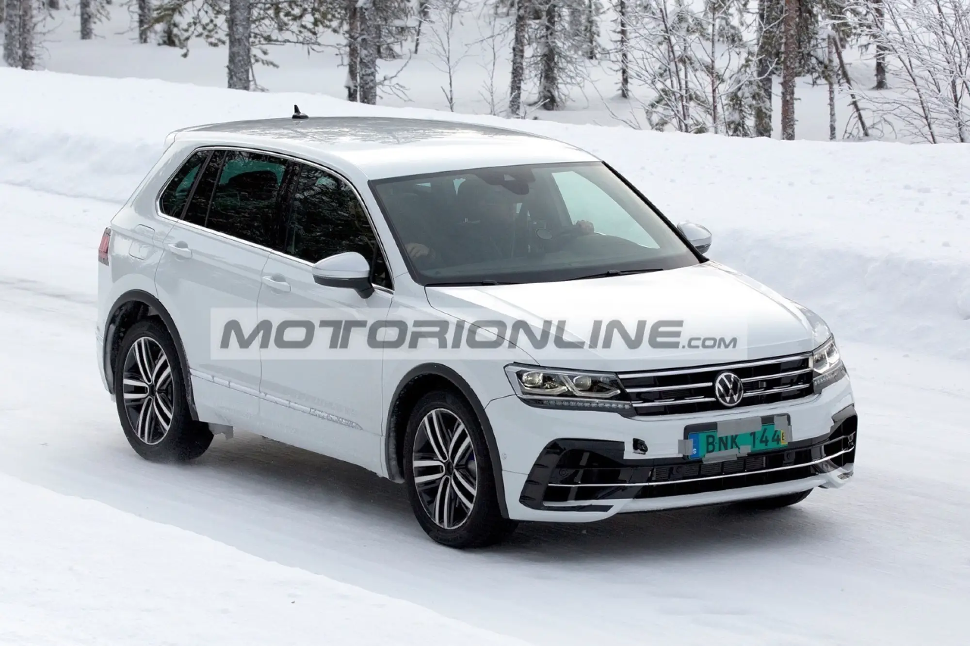 Volkswagen Tiguan R - Foto spia 19-2-2020 - 17