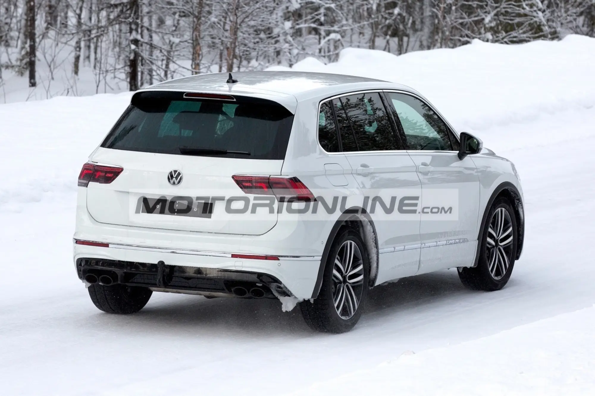 Volkswagen Tiguan R - Foto spia 19-2-2020 - 21