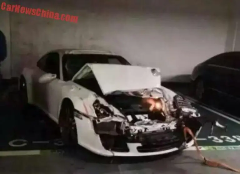 Volkswagen Touareg e Porsche 911 - incidente  - 2