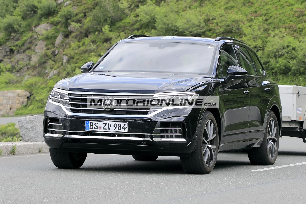 Volkswagen Touareg facelift - Foto spia 21-6-2022