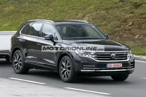 Volkswagen Touareg facelift - Foto spia 21-6-2022