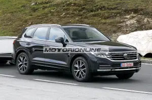 Volkswagen Touareg facelift - Foto spia 21-6-2022
