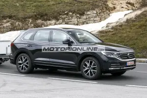 Volkswagen Touareg facelift - Foto spia 21-6-2022