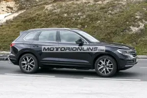Volkswagen Touareg facelift - Foto spia 21-6-2022