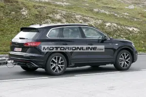 Volkswagen Touareg facelift - Foto spia 21-6-2022